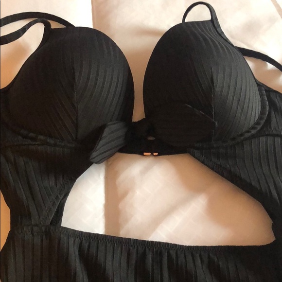 Bathing suit - Picture 2 of 3